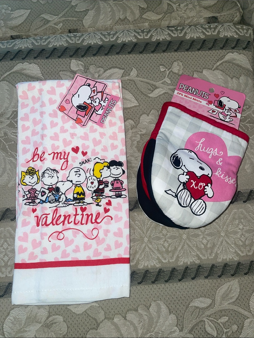 Peanuts Valentine Dish Towel & Mini Mitts - Pink, Red, White